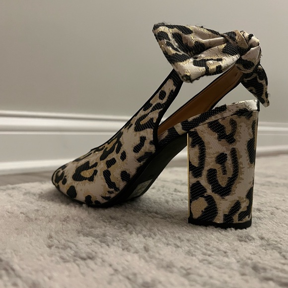 J. Renee Brietta Leopard Slingback Block Heels ๐ - Picture 3 of 16
